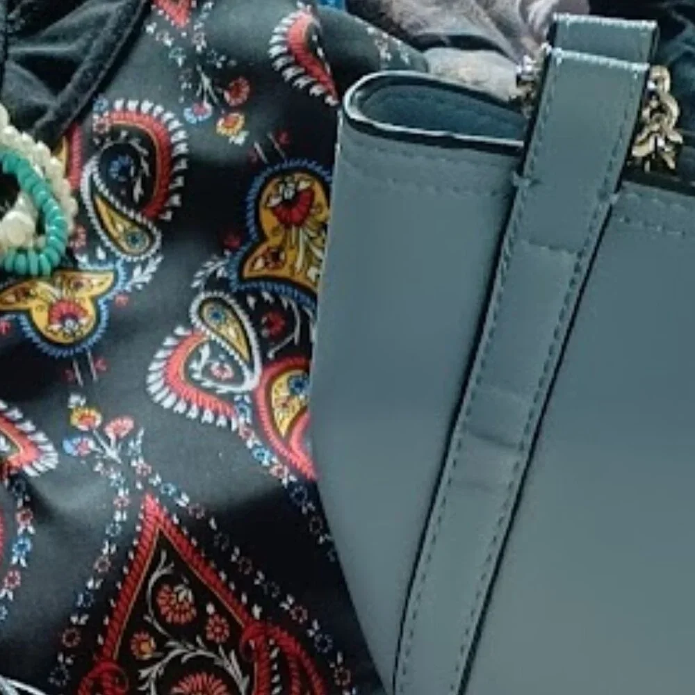 🛍️OUTFIT CAPSULE MYSTERY 3 ITEMS 🧥👚👕👖👗👙👜 - Picture 4 of 6